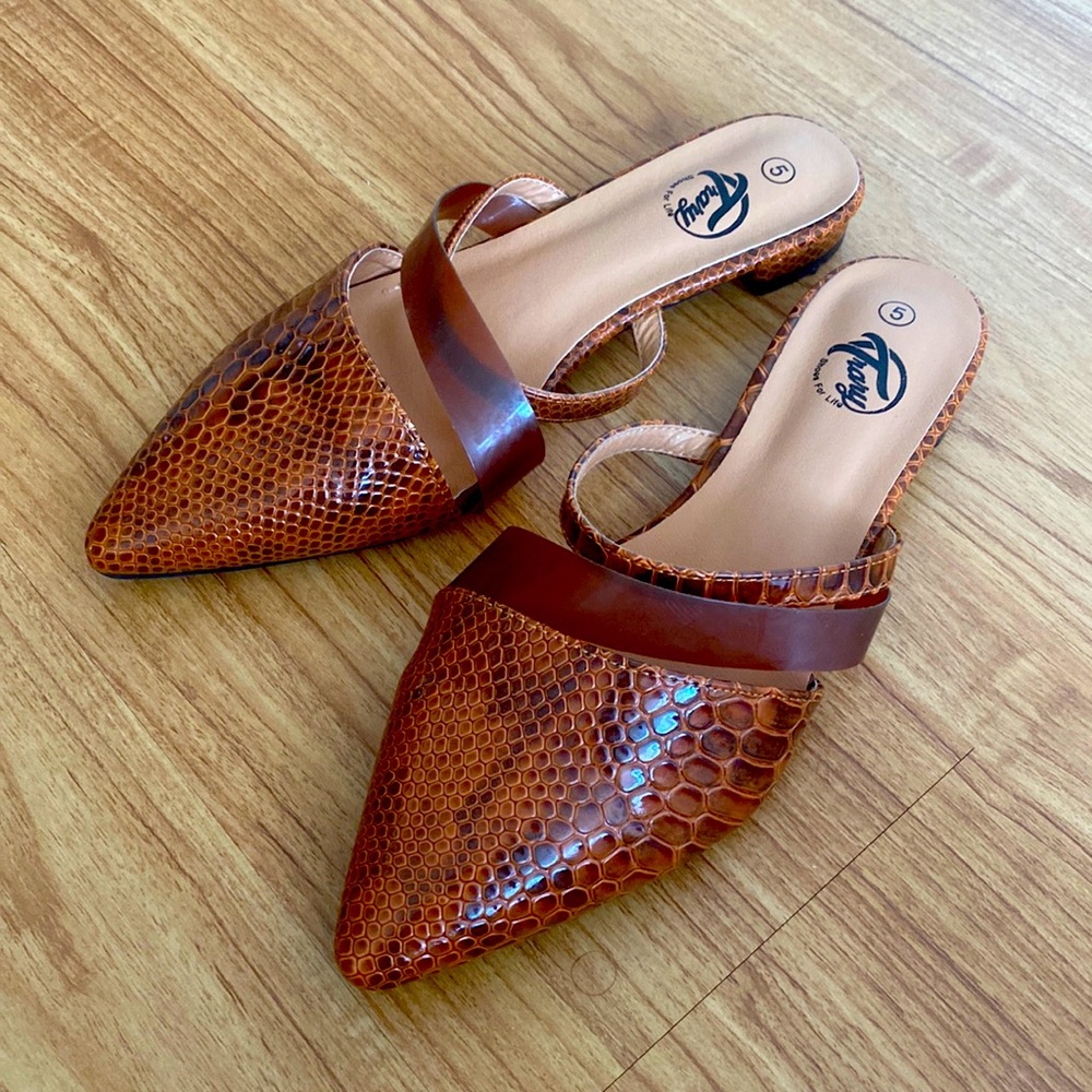 Women’s Mules (Size 5 fits like 6)